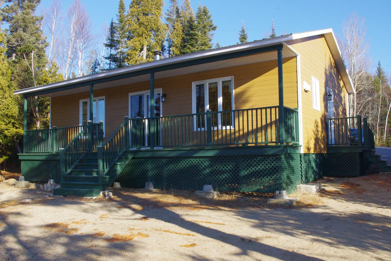 Club Tadoussac Villa Bagian luar foto